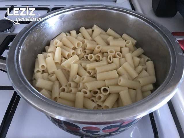 Makarna Pizzası