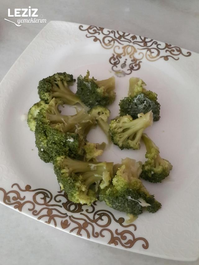 Yoğurtlu Brokoli Karnabahar Salatası