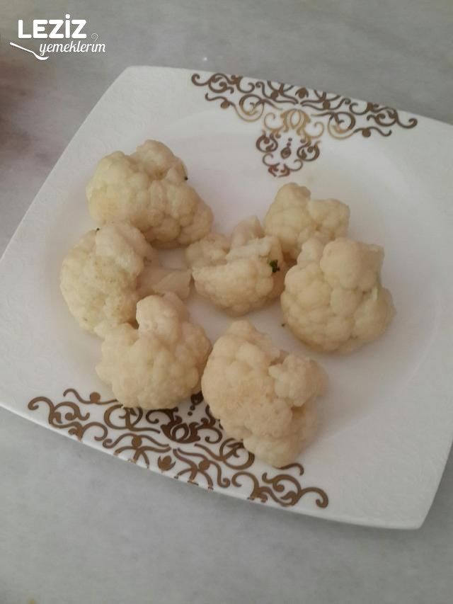 Yoğurtlu Brokoli Karnabahar Salatası