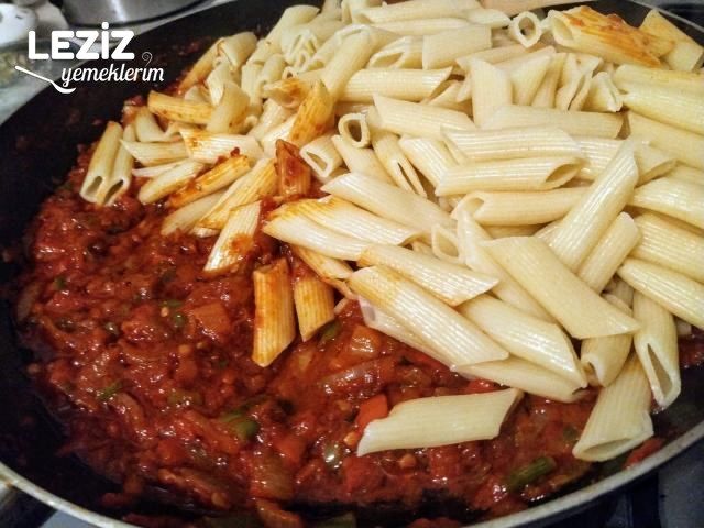 Nefis Sebzeli Makarna Tarifi