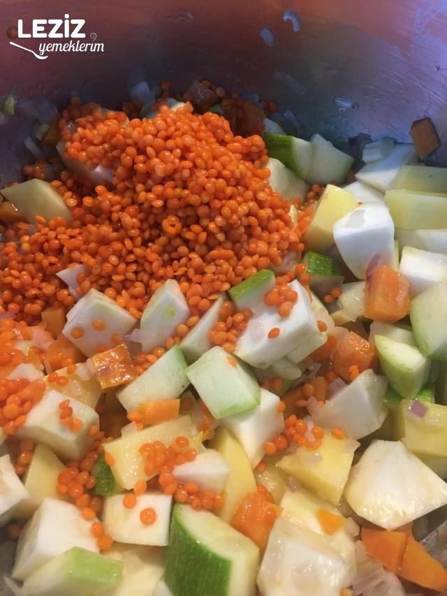 Kerevizli Sütlü Sebze Çorbası