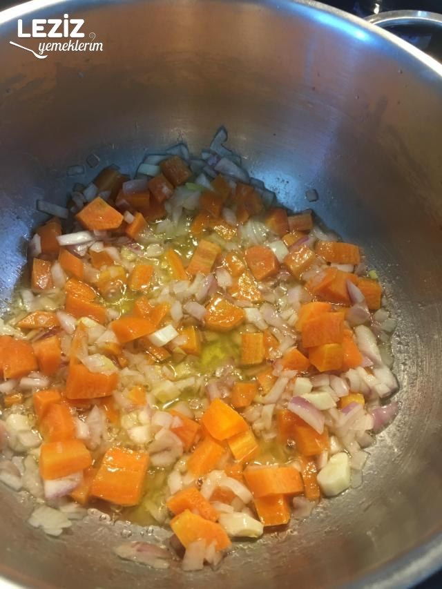 Kerevizli Sütlü Sebze Çorbası