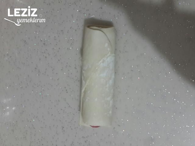 Sosisli Milföy Börek Tarifi