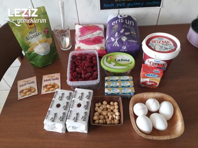 Süzme Yoğurtlu Frambuazlı Cheesecake