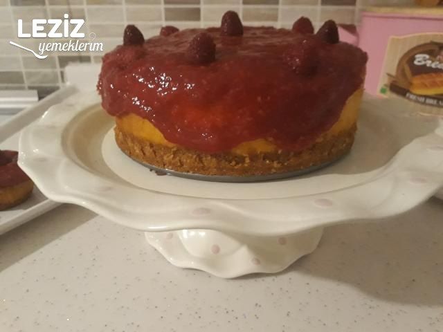 Süzme Yoğurtlu Frambuazlı Cheesecake