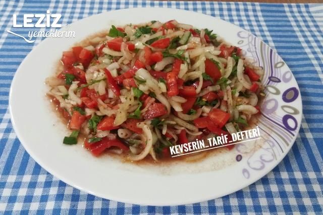 Kolayca Yapabileceğiniz Enfes Kebapçı Salatası