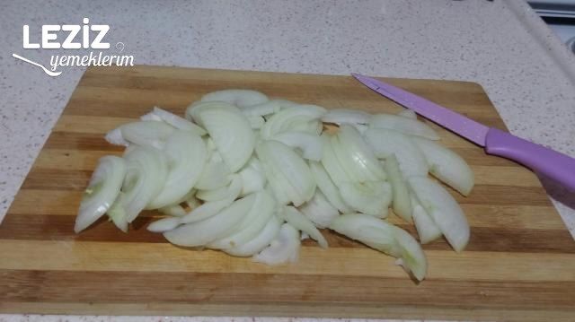 Kolayca Yapabileceğiniz Enfes Kebapçı Salatası