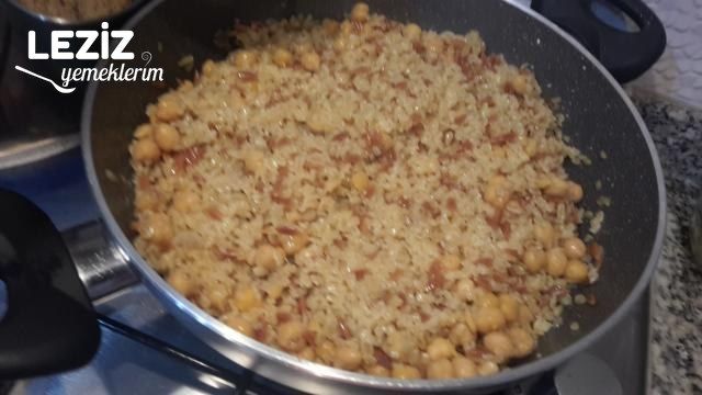 Et Suyuna Nohutlu Bulgur Pilavı Tarifi