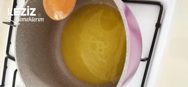 Kaşarlı Sarımsaklı Domates Çorbası (Sütsüz Kremasız)