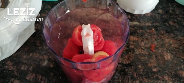 Kaşarlı Sarımsaklı Domates Çorbası (Sütsüz Kremasız)