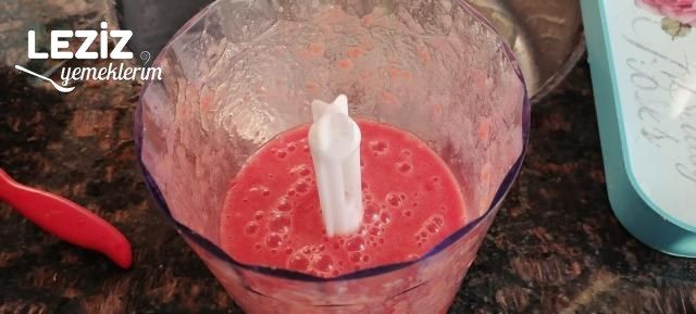 Kaşarlı Sarımsaklı Domates Çorbası (Sütsüz Kremasız)