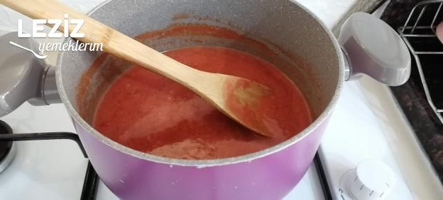 Kaşarlı Sarımsaklı Domates Çorbası (Sütsüz Kremasız)