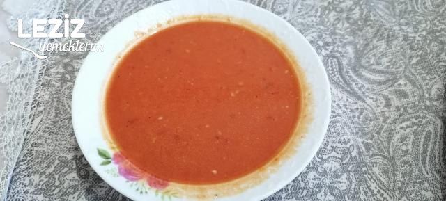 Kaşarlı Sarımsaklı Domates Çorbası (Sütsüz Kremasız)