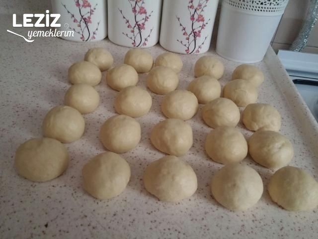 Atıştırmalık Yumuşacık Minik Pizzalar