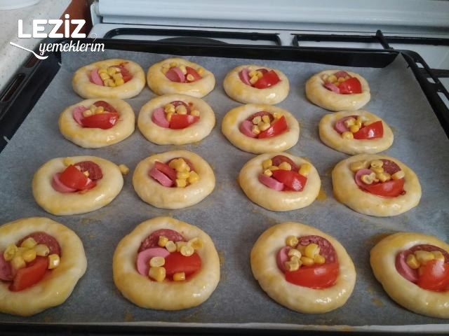 Atıştırmalık Yumuşacık Minik Pizzalar