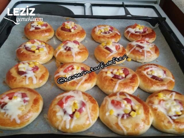 Atıştırmalık Yumuşacık Minik Pizzalar