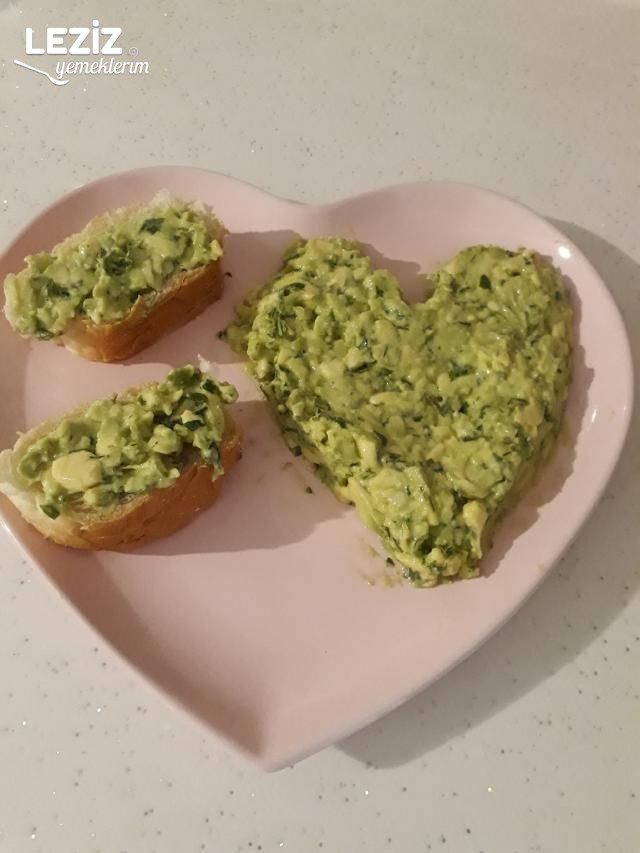 Nefis Avokado Salatası