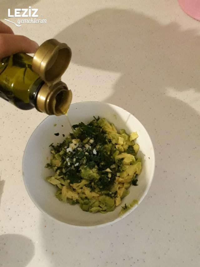 Nefis Avokado Salatası