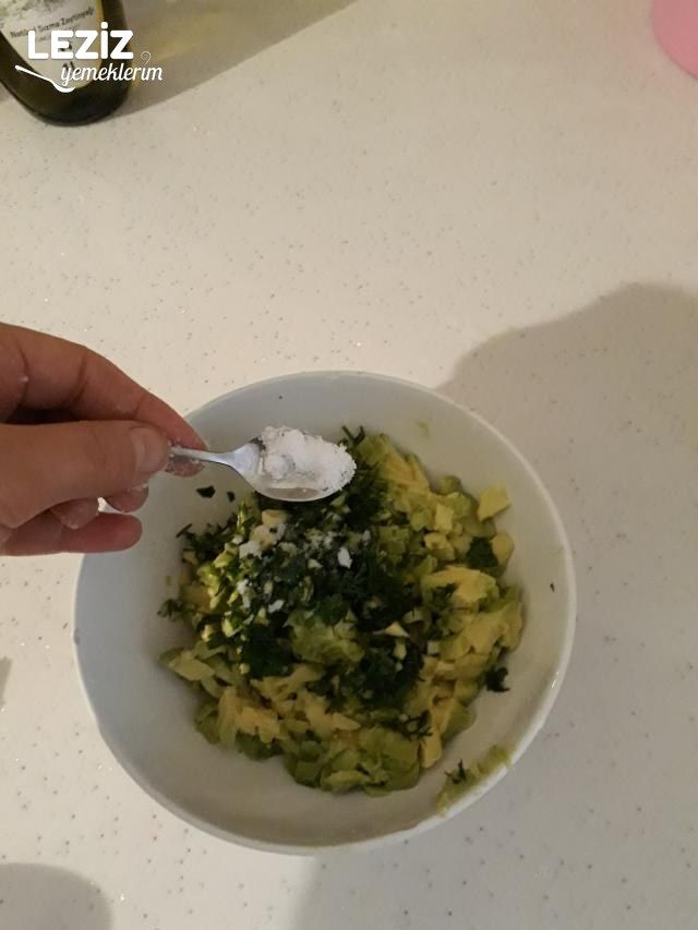 Nefis Avokado Salatası