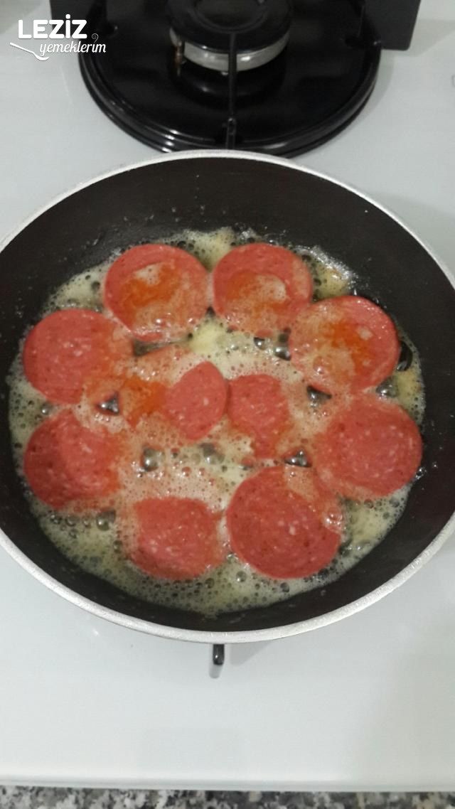 Sucuklu Yumurta Nasıl Yapılır