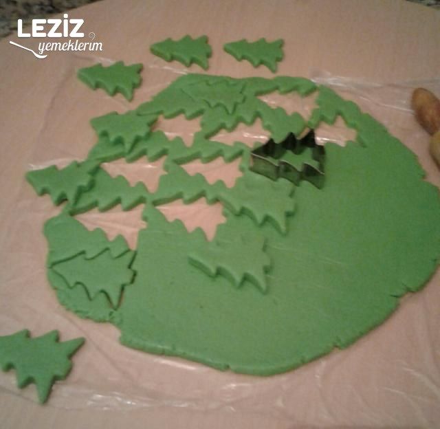 Çam Ağacı Şeklinde Kurabiye