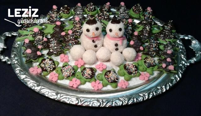 Çam Ağacı Şeklinde Kurabiye