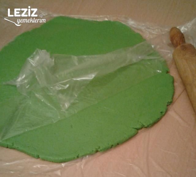 Çam Ağacı Şeklinde Kurabiye