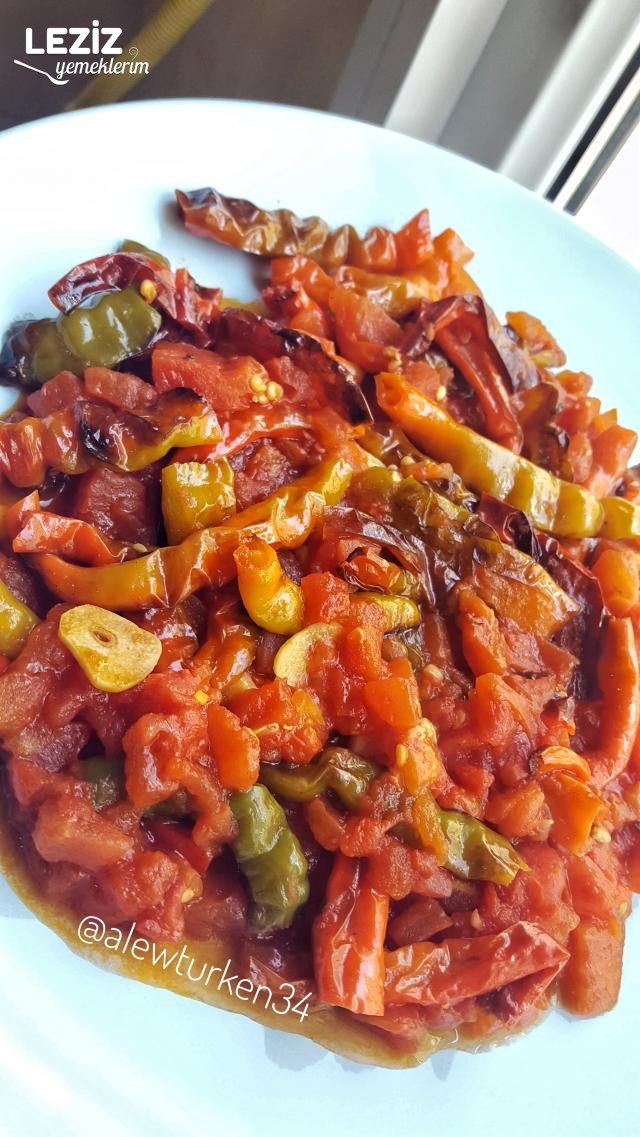 Kırmızı Ve Yeşil Biber Yemeği