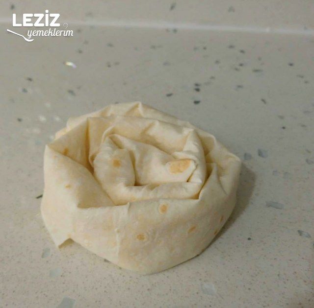 Sodalı Yalancı Boyoz Böreği (Gül Böreği)