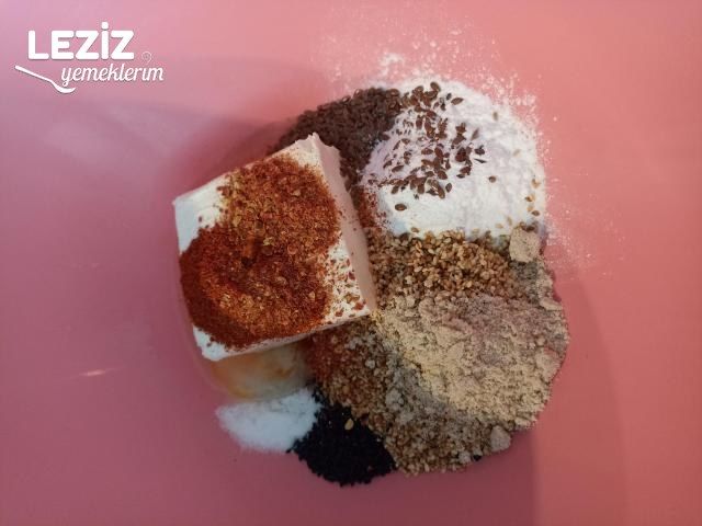 Bayatlamayan Baharatlı Tuzlu Kurabiye