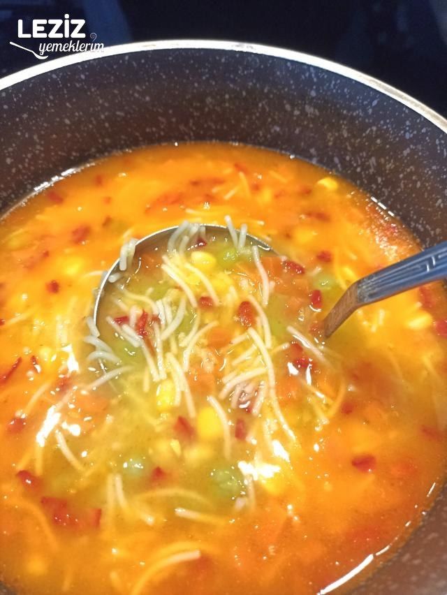 Tel Şehriyeli Bezelye Çorbası