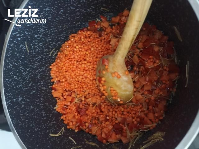 Tel Şehriyeli Bezelye Çorbası