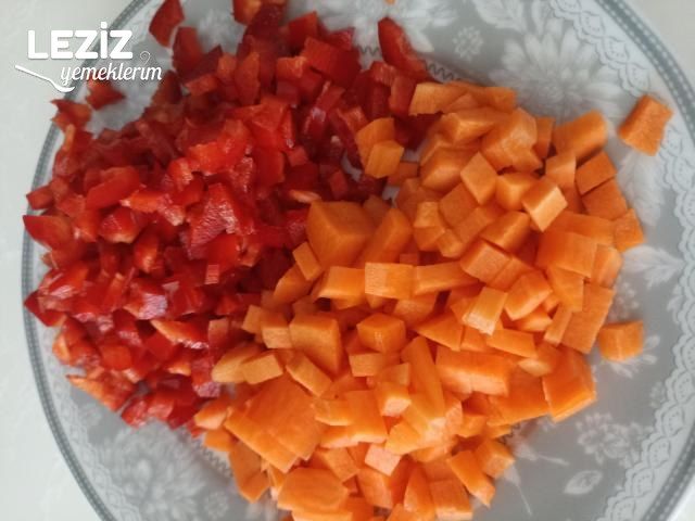 Tel Şehriyeli Bezelye Çorbası