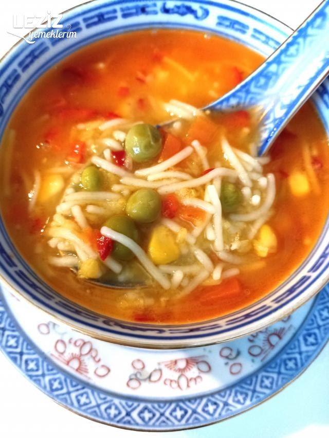 Tel Şehriyeli Bezelye Çorbası