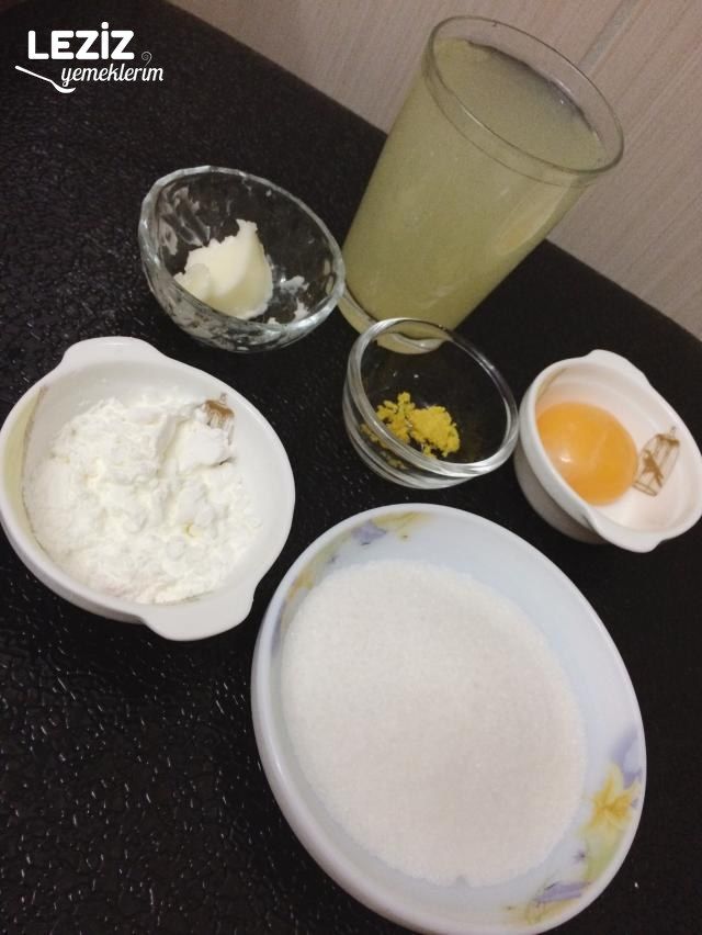 Limon Soslu İrmik Tatlısı