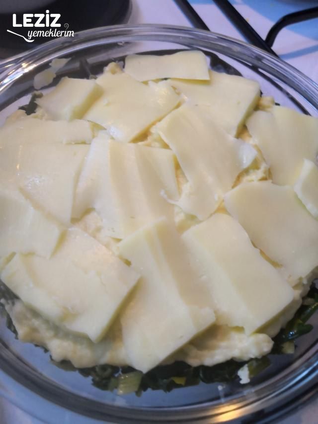 Fırında Beşamel Soslu Ispanak