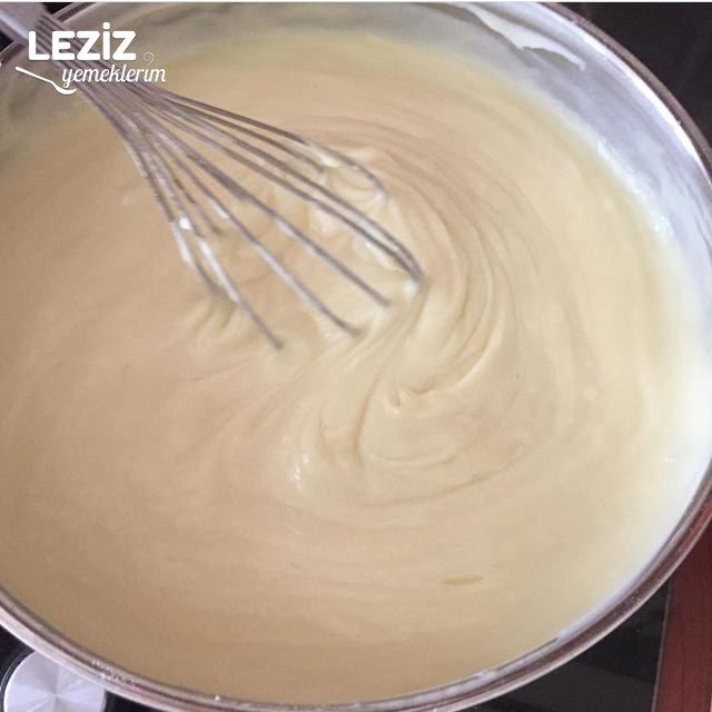 Çilek Soslu Sütlü Tatlı