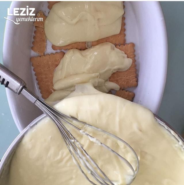 Çilek Soslu Sütlü Tatlı