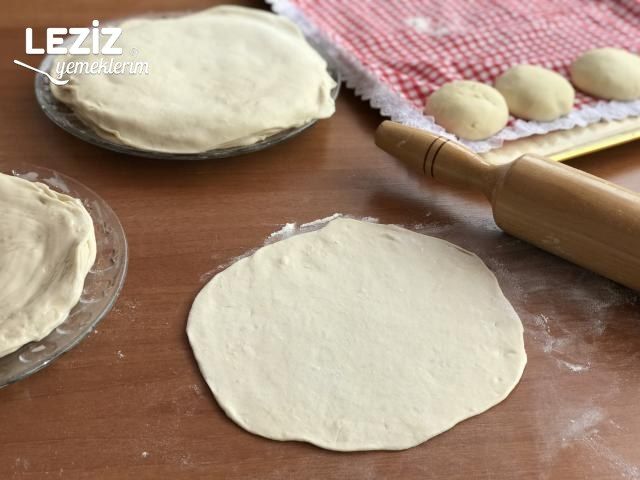 Pırasalı Arnavut Böreği