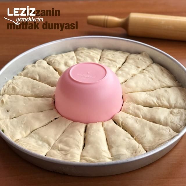 Pırasalı Arnavut Böreği