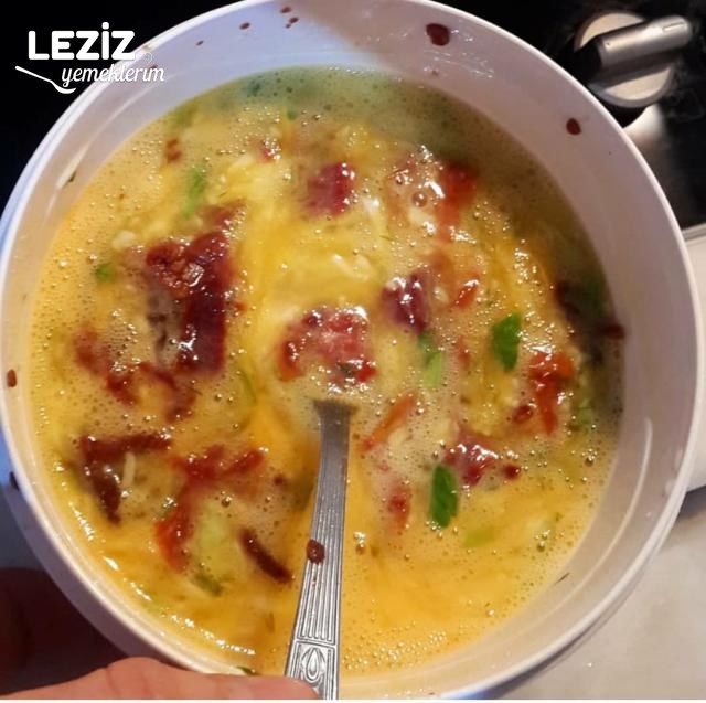 Kuru Domatesli Omlet