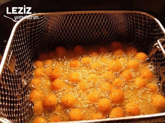 Yoğurt Üstü Kızarmış Bulgur Köftesi