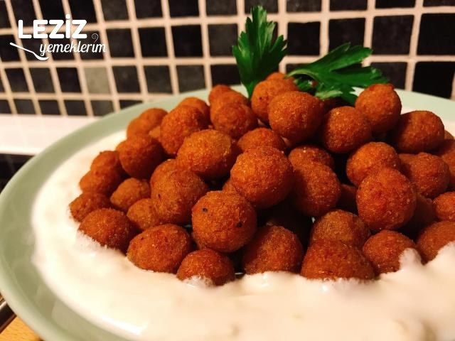 Yoğurt Üstü Kızarmış Bulgur Köftesi