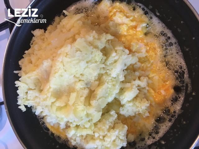 Kahvaltılık Patates Püreli Yumurta Tarifi