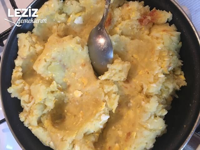 Kahvaltılık Patates Püreli Yumurta Tarifi