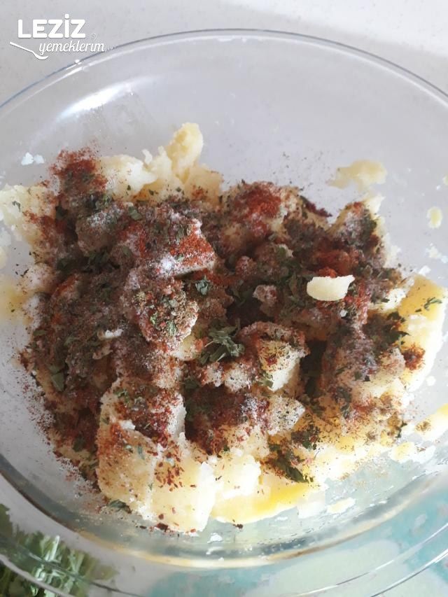 Karalahanalı Patates Salatası