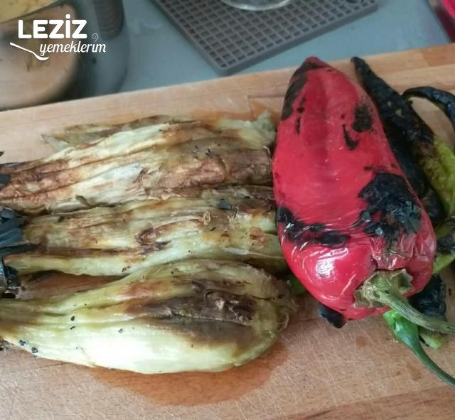 Köz Patlıcan Salatası Nasıl Yapılır