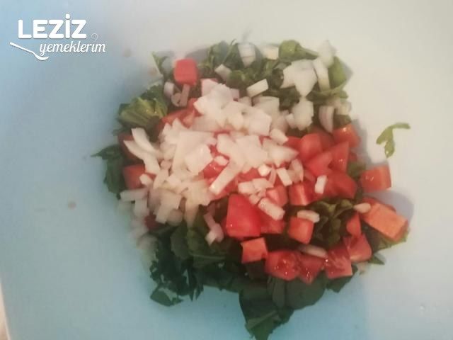 Ekşili Roka Salatası