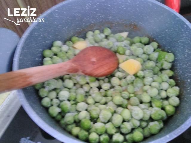 Zeytinyağlı Bezelye Yemeği