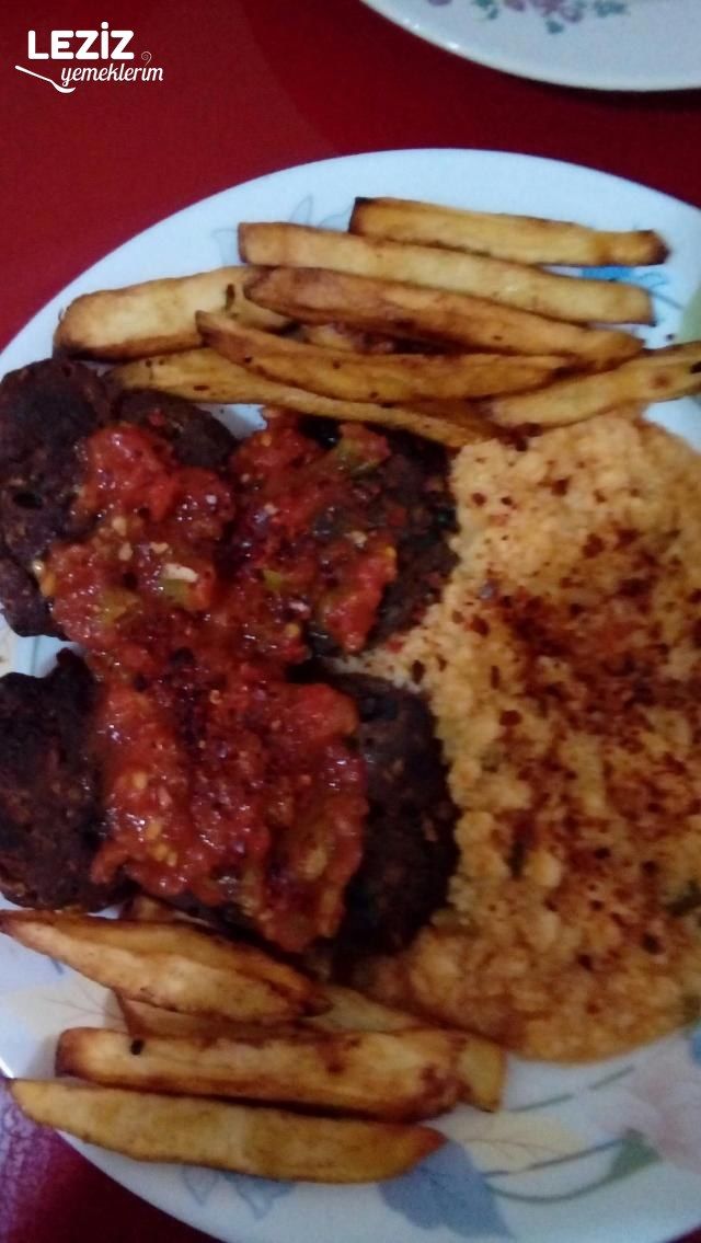 İhtiyarın Kıymetli Köftesi ( Soslu)